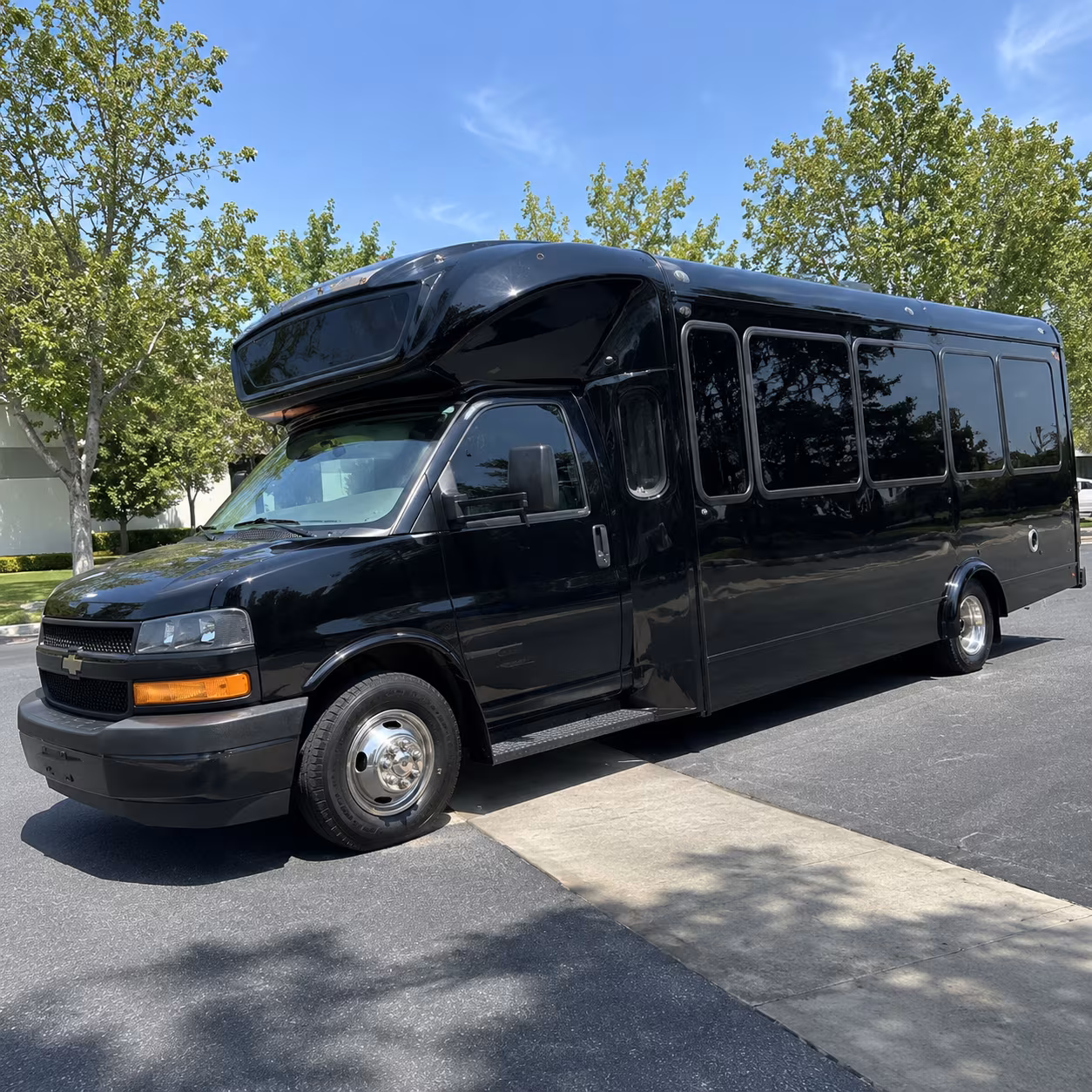 bakersfield 15 passenger party bus