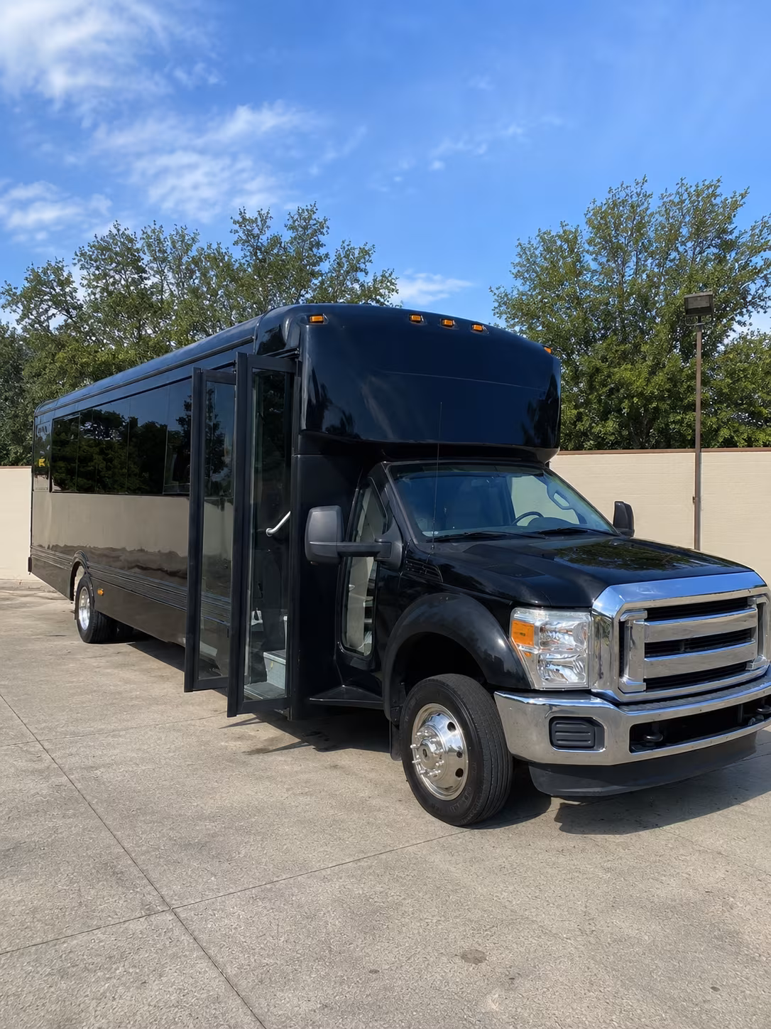 bakersfield 20 passenger party bus