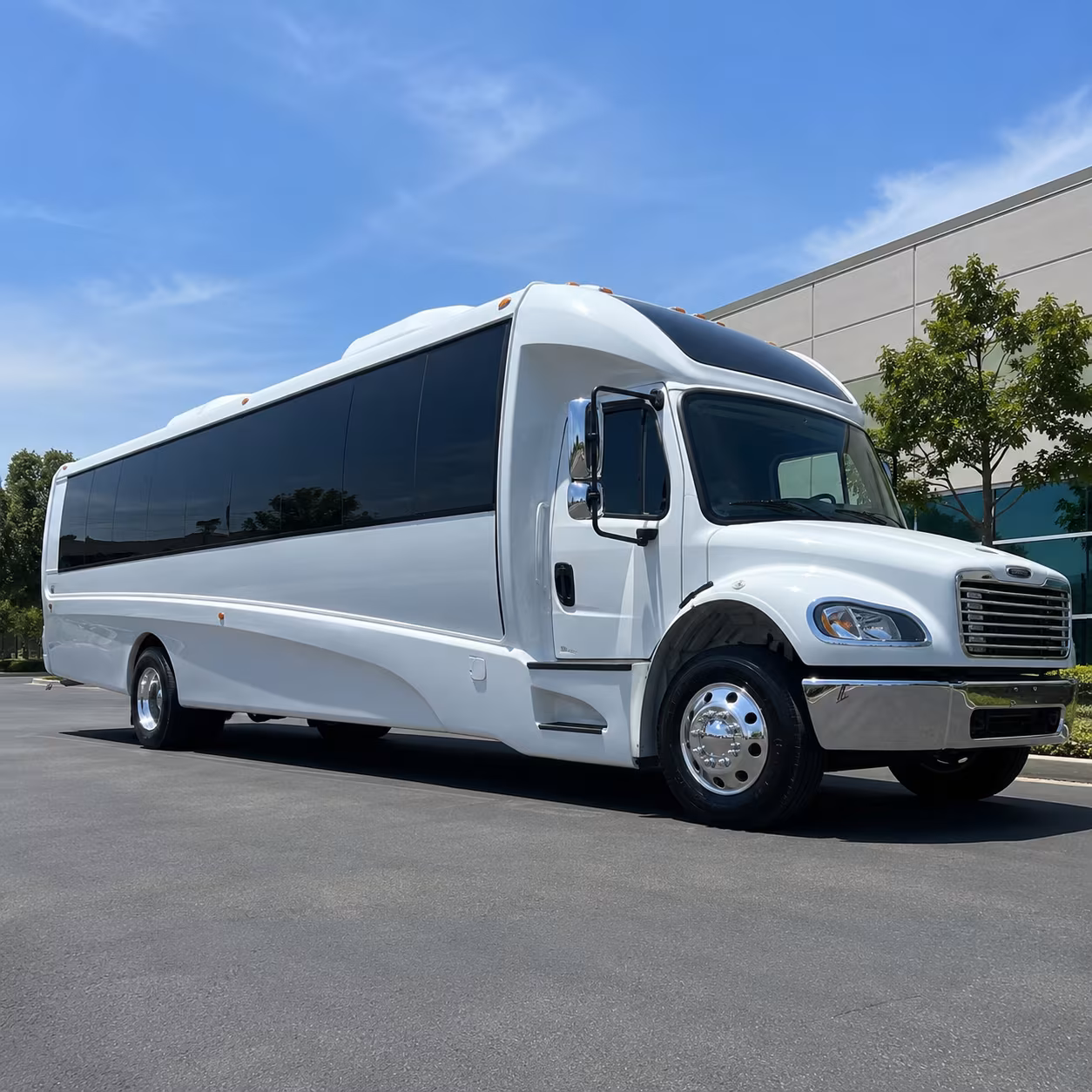 bakersfield 28 passenger minibus
