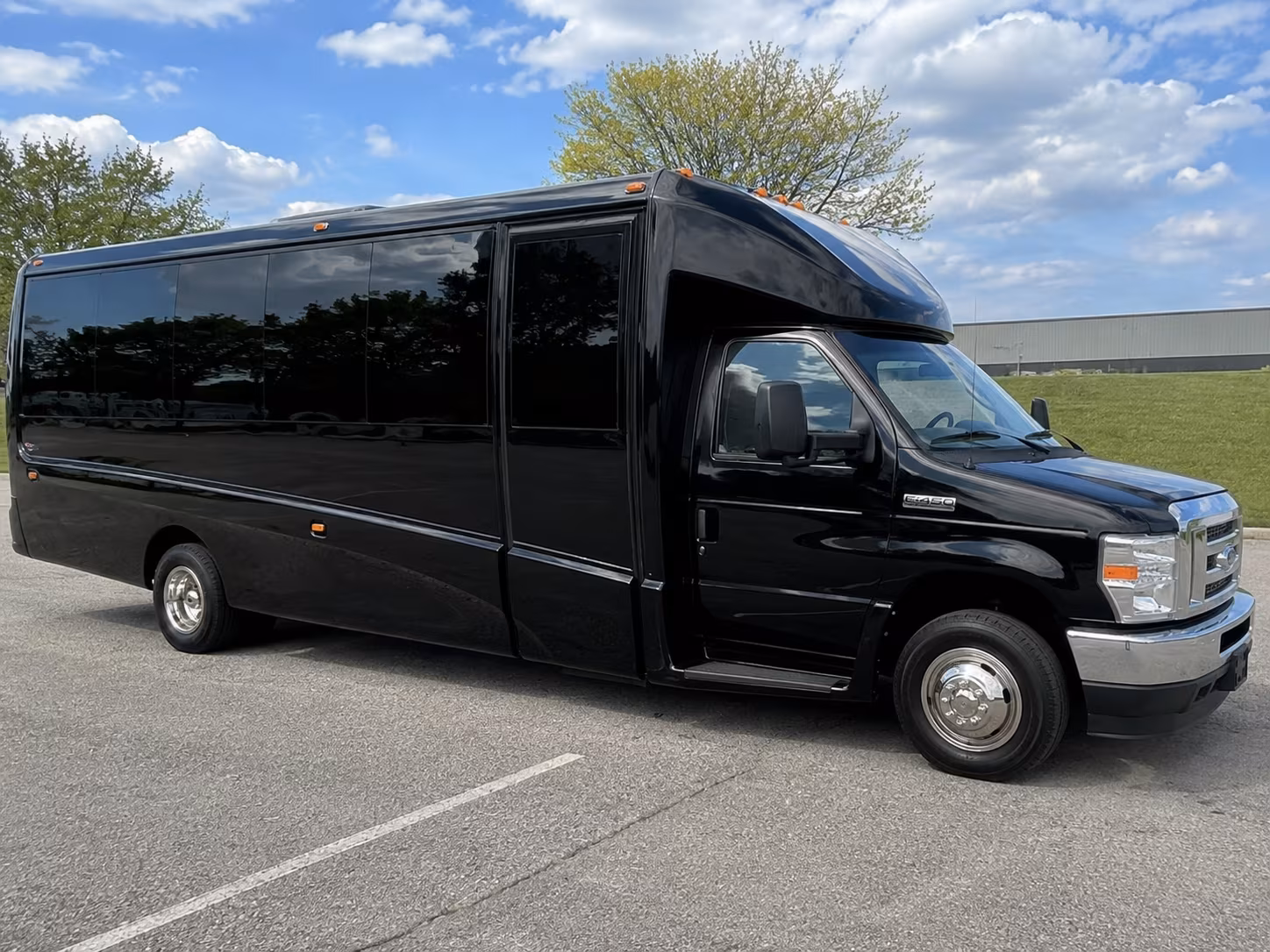 corporate airport transfer buses to and from meadows field bfl