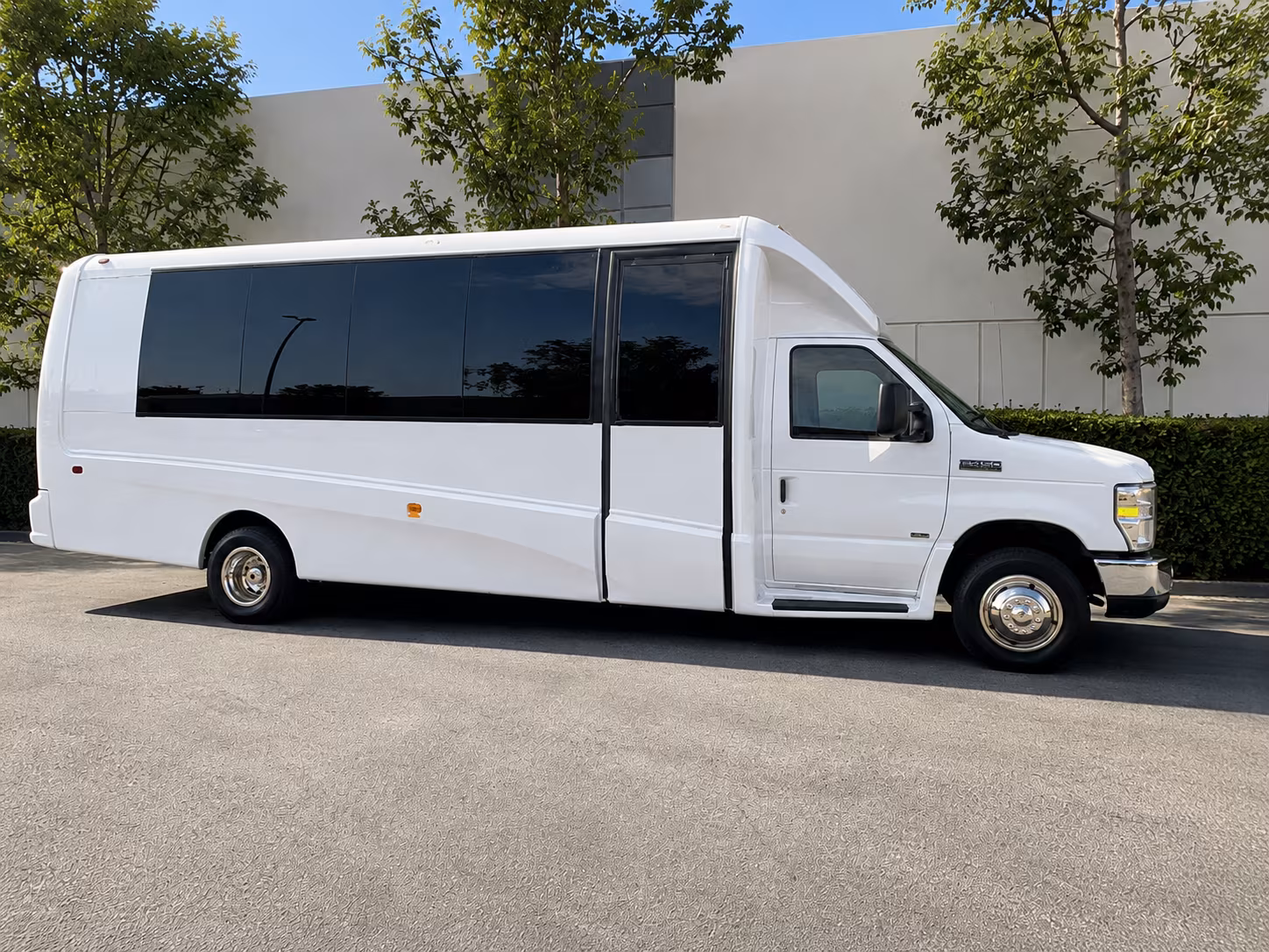 corporate shuttle buses and convention transportation in bakersfield