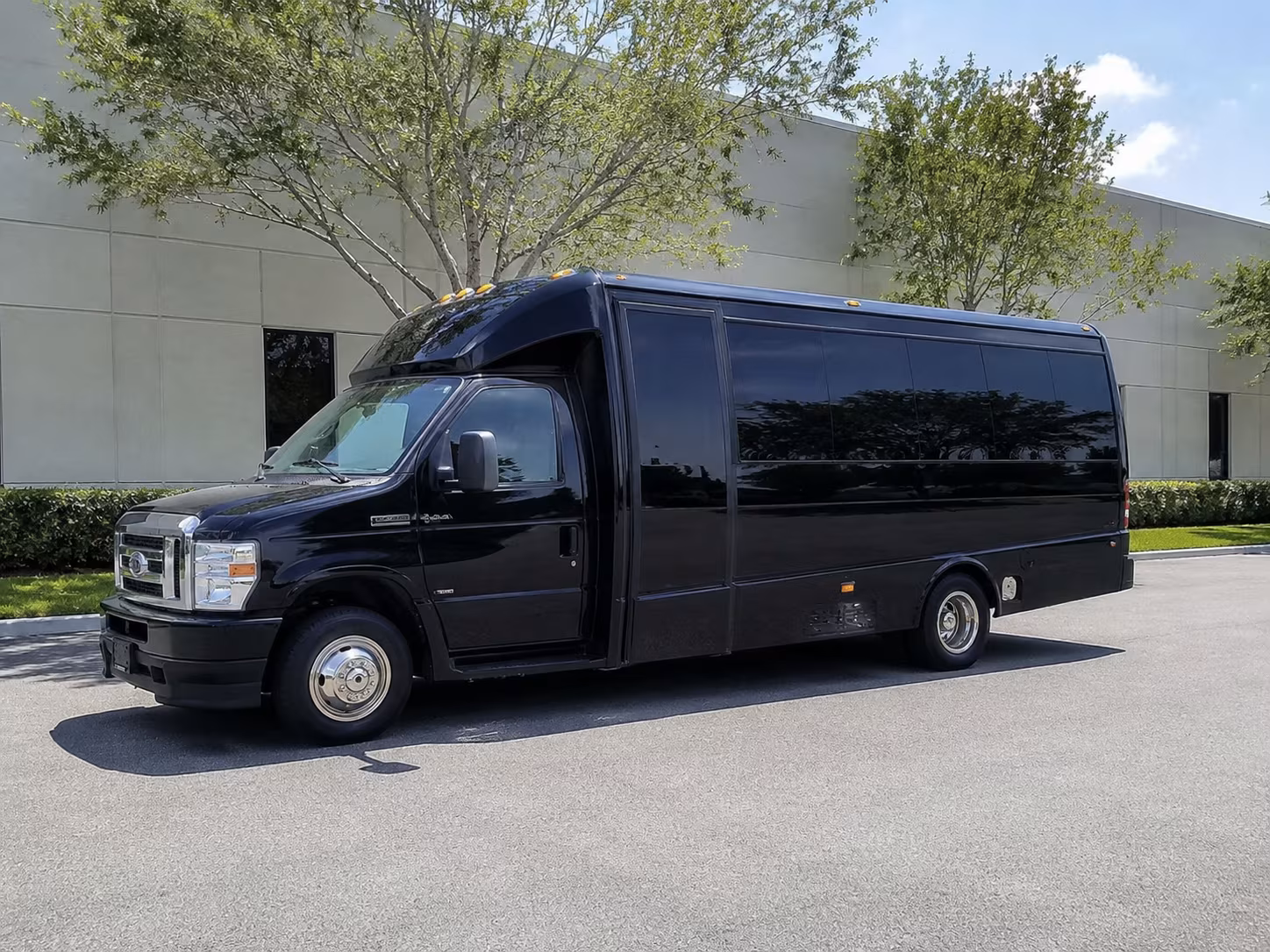 hotel to venue shuttle buses for bakersfield corporate groups