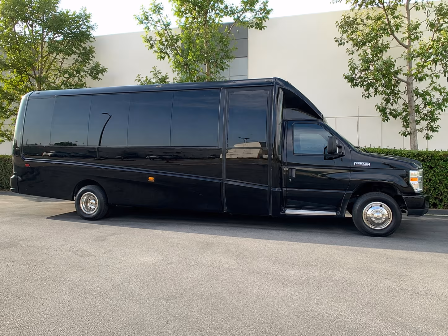 minibus wine tour rentals for smaller groups heading to tehachapi